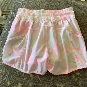 Pink and white tie dye Lululemon Tracker V 4”